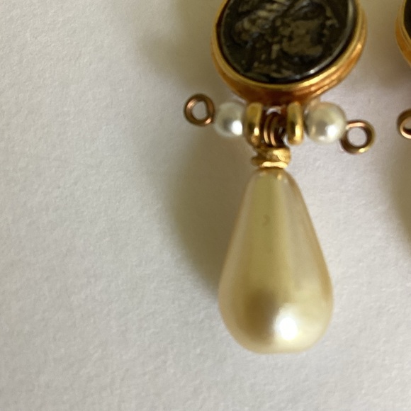Etruscan Style Coin Earrings Faux Pearl Stamped LM Intaglio Mobe Classic Gift - Picture 4 of 13